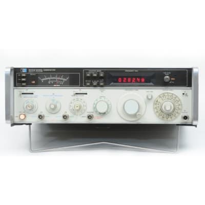 AGILENT TECHNOLOGIES 8640B - , SIGNAL GENERATOR, 500KHZ-512MHZ, 200 VA MAX