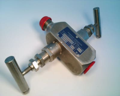 ANDERSON GREENWOOD M25HPS44FXP - GAUGE VALVE, STAINLESS STEEL, 1/2IN FNPT INLET, 1/2IN MNPT OUTLET
