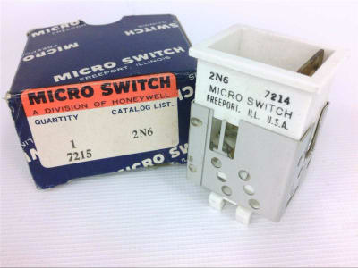 Honeywell 2N6 - PUSH BUTTON SWITCH FLANGE MOUNT. WHT BODY ONLY.