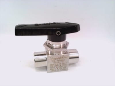 Swagelok SS-44F6 - BALL VALVE, 3/8 INCH FNPT, STAINLESS STEEL, 2500PSI, 172 BAR